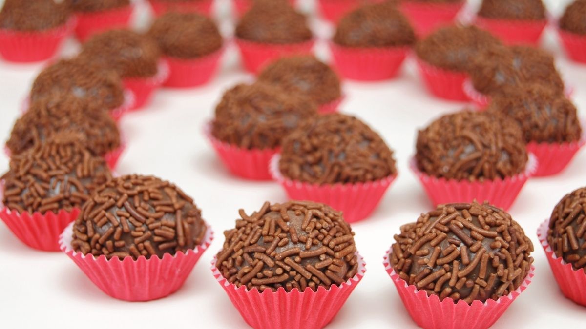 Receita De Brigadeiro Simples E Caseiro Amor Doceria