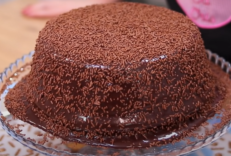 Bolo de cenoura com recheio de chocolate