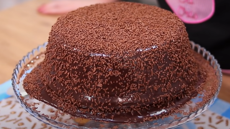 Bolo de cenoura com recheio de chocolate