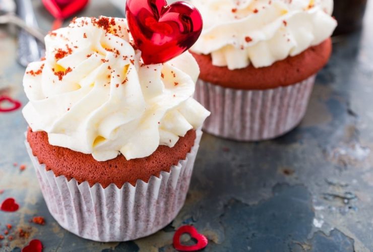 Cupcake com recheio de brigadeiro