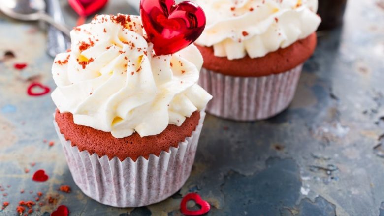 Cupcake com recheio de brigadeiro