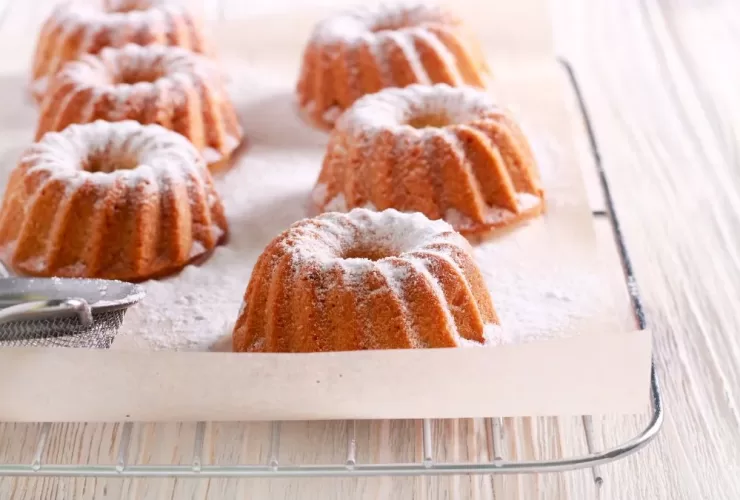 Mini bolos para vender na assadeira