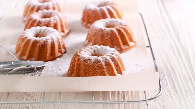 Mini bolos para vender na assadeira