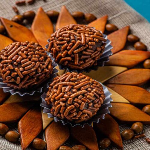 Close-up de 3 brigadeiros