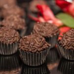 Deliciosos brigadeiros de chocolate 50%.