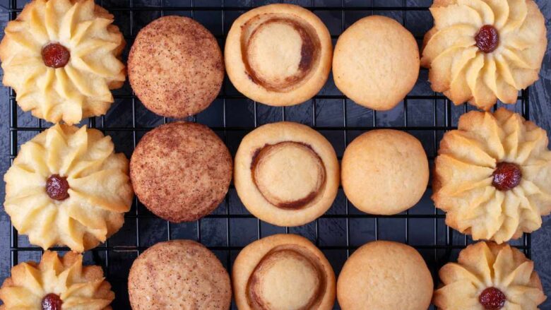 Biscoito amanteigado para vender em uma assadeira