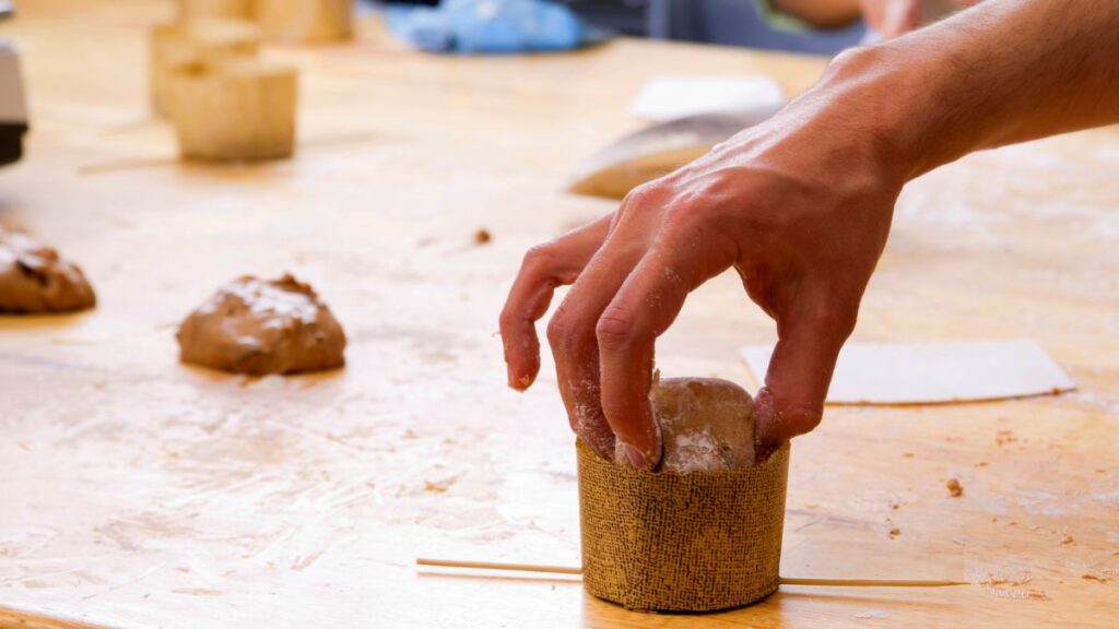 Mini panetone caseiro para vender na forma