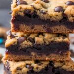 Brownie com cookie Brookie empilhados