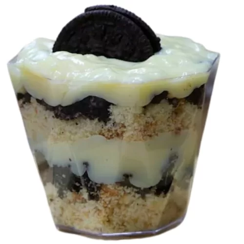 Um bolo de pote de Leite Ninho com Oreo