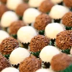 Brigadeiros um dos doces para vender na escola ou faculdade