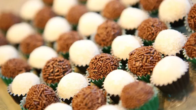 Brigadeiros um dos doces para vender na escola ou faculdade