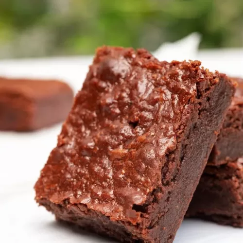 Brownie de ovomaltine em um prato